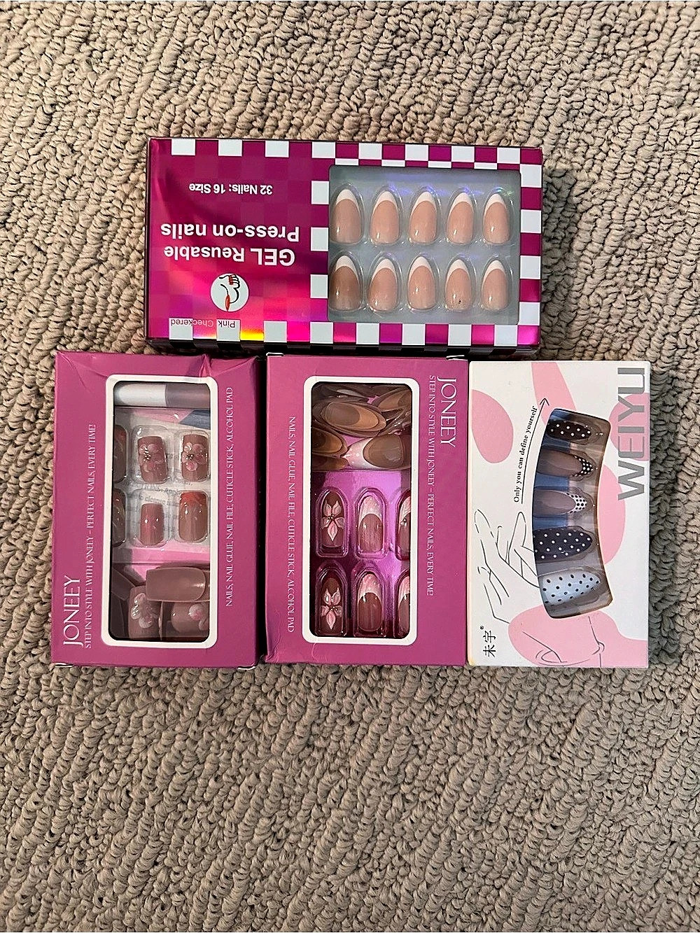 Assorted Press on Nails. Full sets